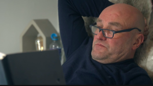 Thumbnail voor Gilbert uit 'Winter Vol Liefde' verklaart Elsje in tranen de liefde: 'Vanaf minuut één voelde het fijn'