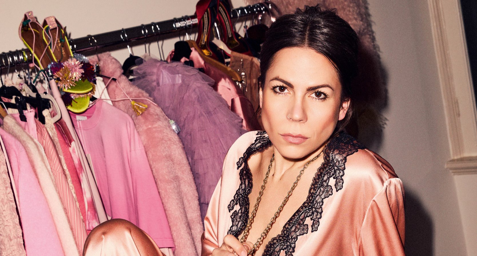 Nienke ’s Gravemade: 'Voor goede deals moet je op Koningsdag naar Amsterdam Oud-Zuid'