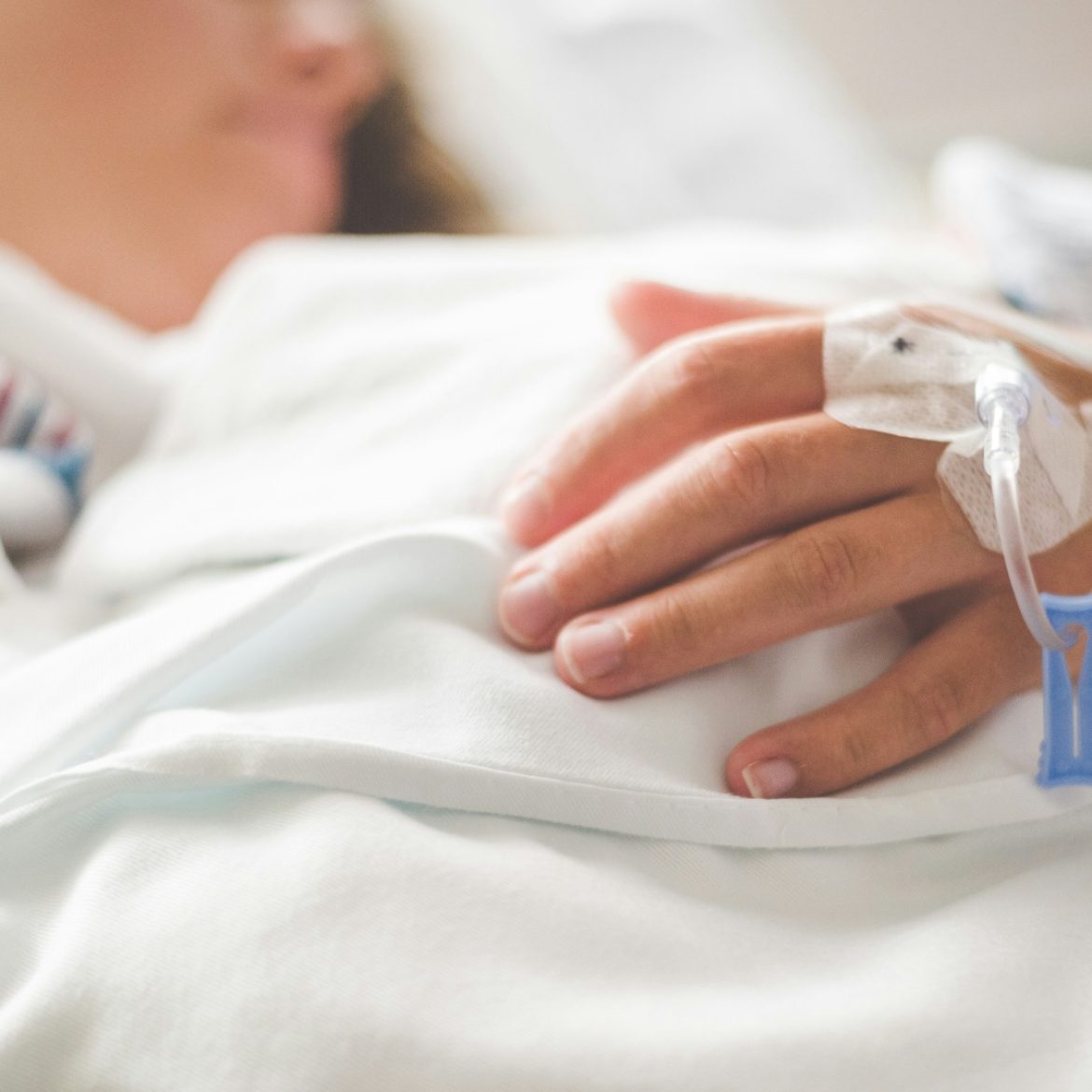 Na een heftige bevalling met keizersnede krijgt Lot (34) een Tikkie van haar schoonzus: 'Ze had me naar het ziekenhuis gebracht'