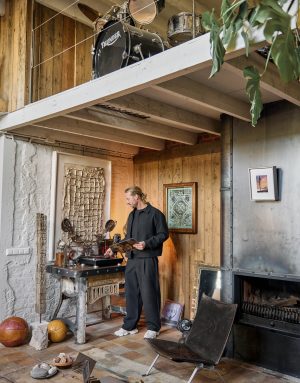 Thumbnail voor Een kijkje in het huis van Bas Jonker, antiekhandelaar en expert bij 'Van onschatbare waarde'