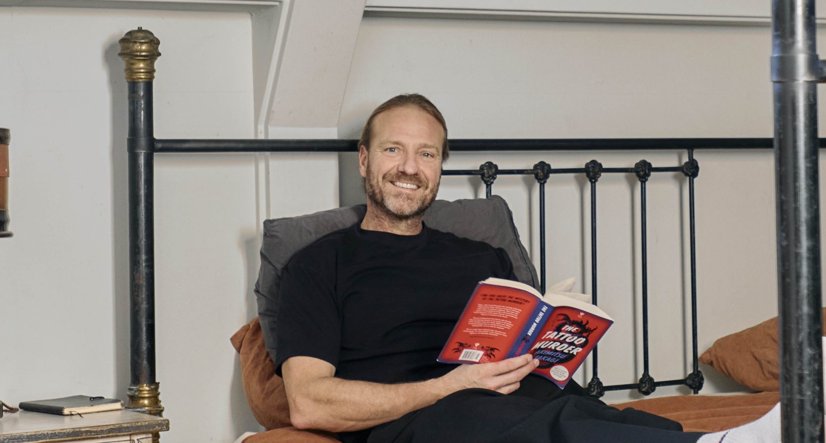 Bas Jonker tipt hoe je een antieke spiegel zélf kunt maken: 'Het werd razend populair'