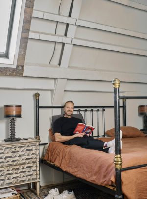 Bas Jonker tipt hoe je een antieke spiegel zélf kunt maken: 'Het werd razend populair'