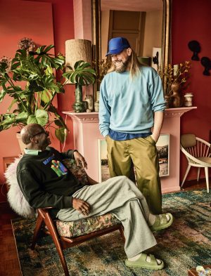 Een kijkje in de roze woning van fotograaf Ernst Coppejans: ‘Zwarte stalen deuren en visgraatvloeren? Nee, dank je’