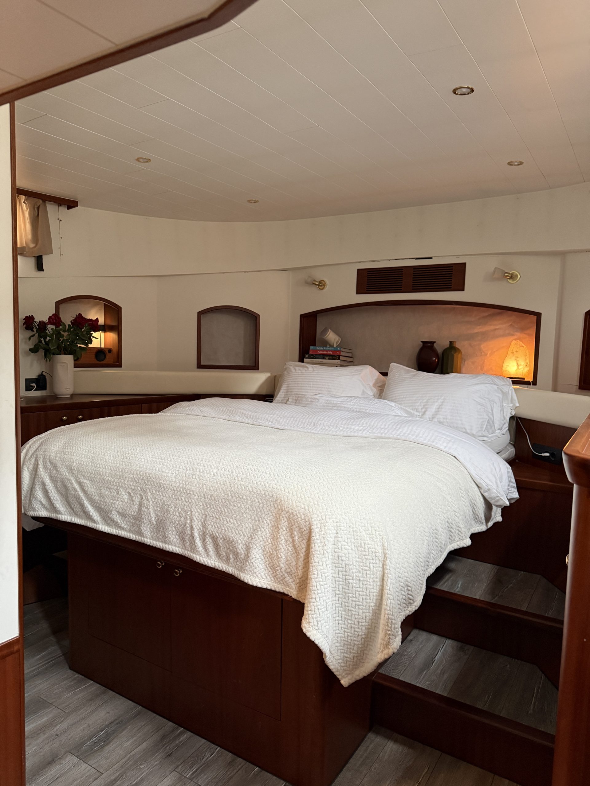 Thuis bij de MEIDEN Kelsey woonboot Amsterdam