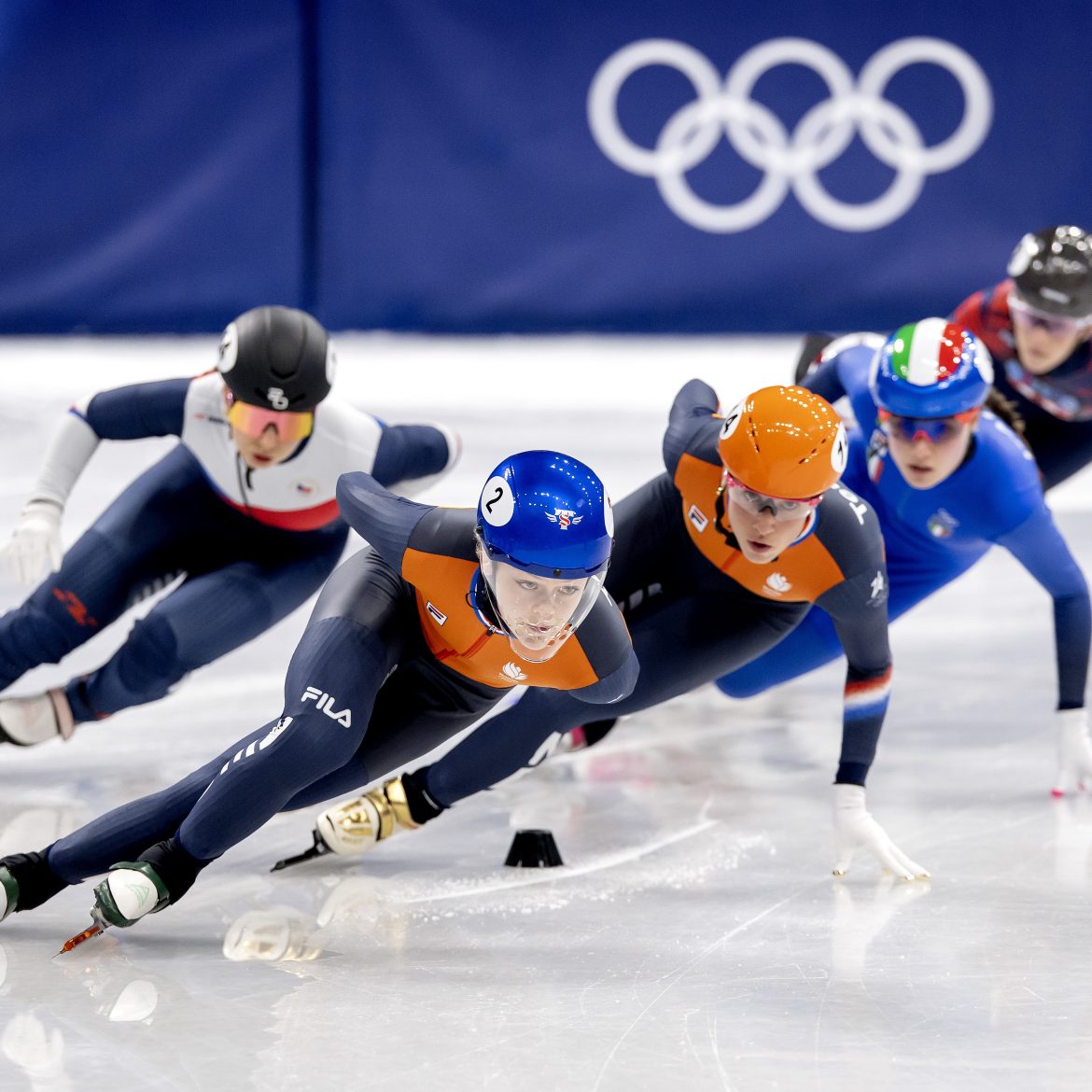 Velzeboer en Schulting samen naar halve finale na sterke kwartfinale shorttrack