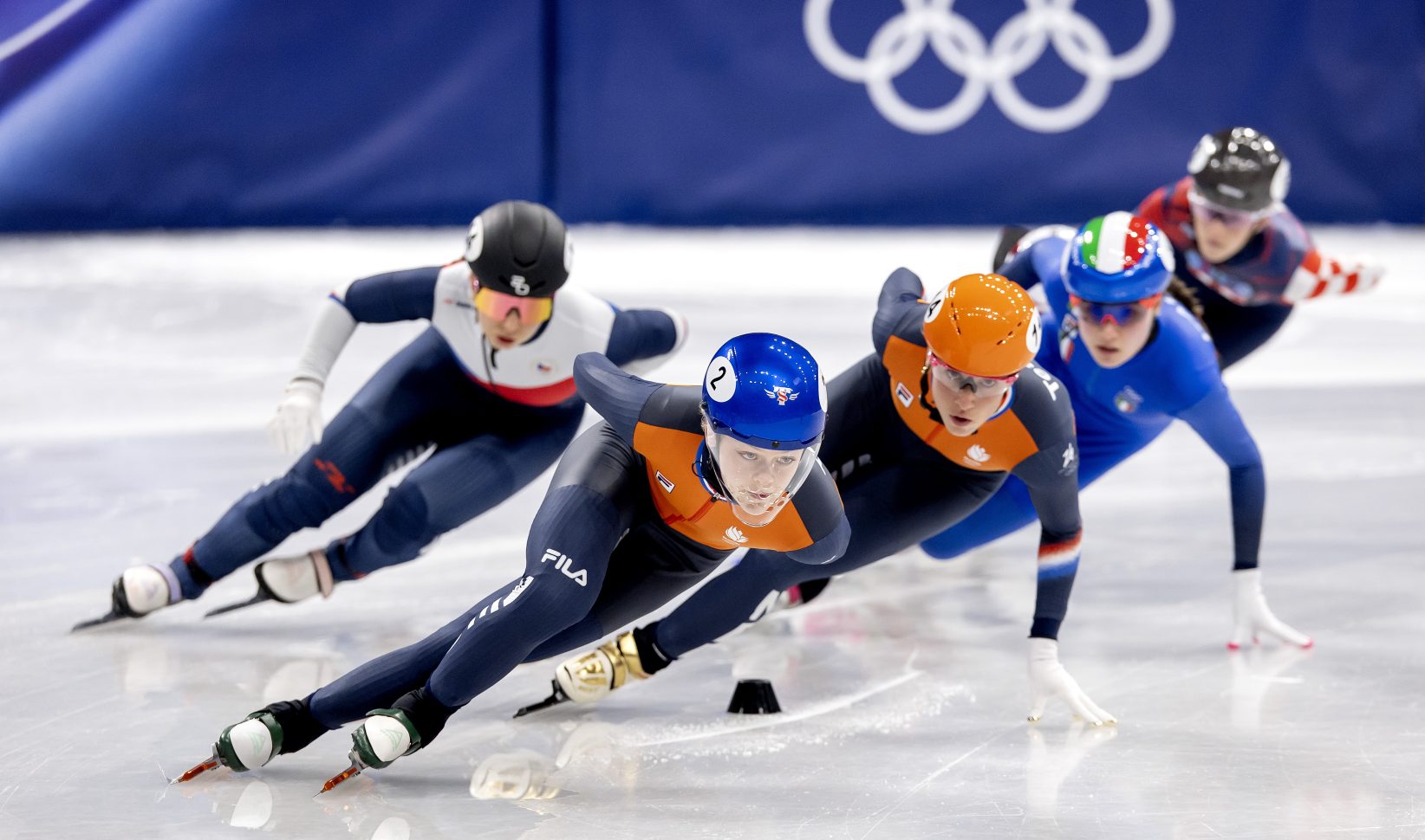Velzeboer en Schulting samen naar halve finale na sterke kwartfinale shorttrack