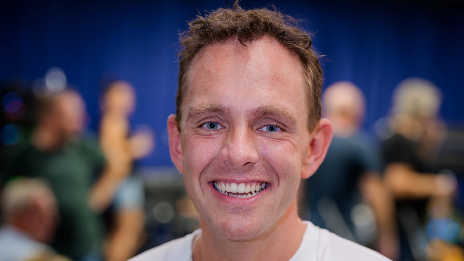 Kees de Bever wordt na harde val wakker in plas bloed