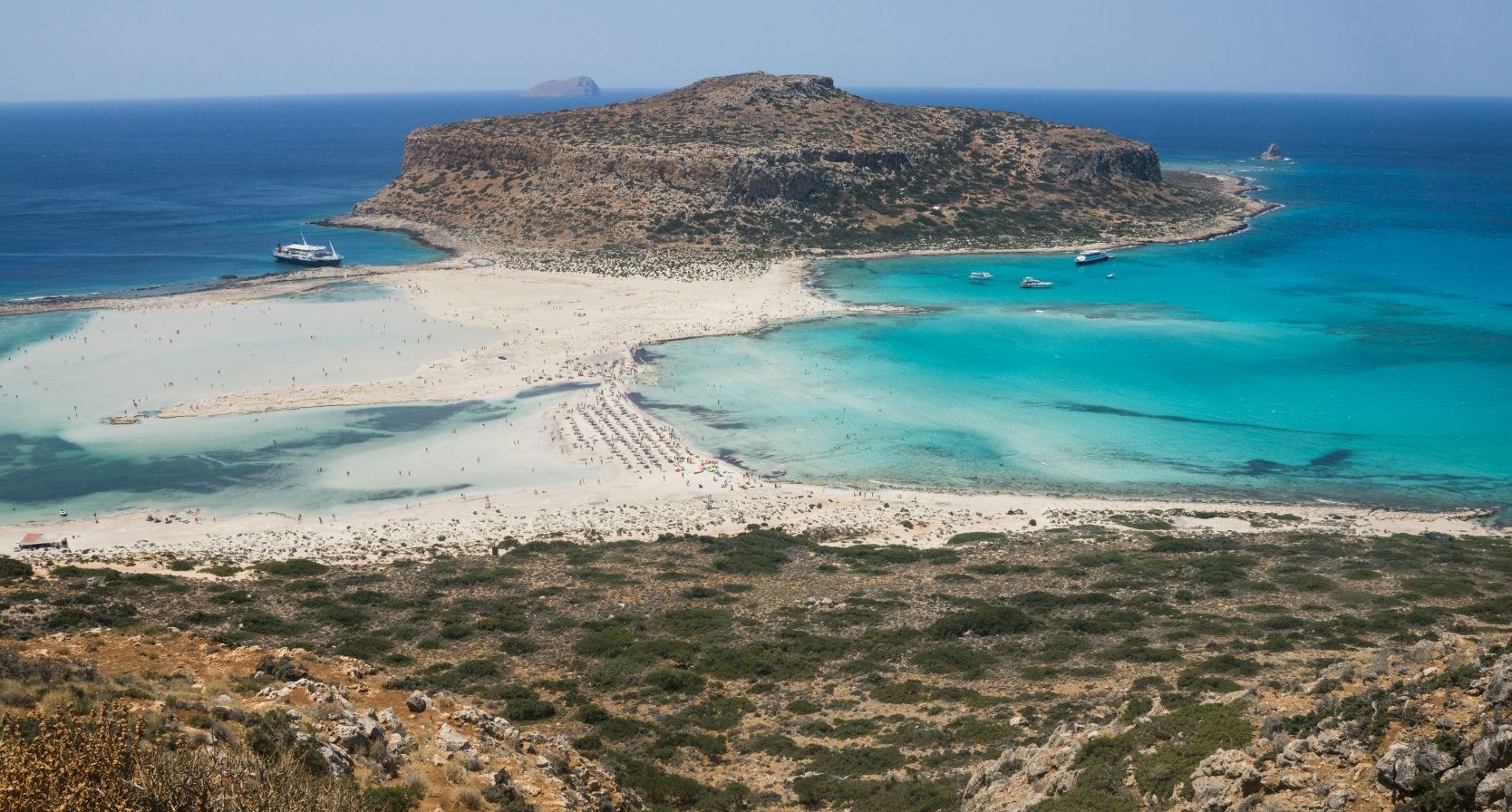 Zie je jezelf al liggen? Dit zijn de mooiste stranden van 2026 (en sommige zijn dichterbij dan je denkt)