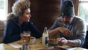 Winter Vol Liefde Klaas en Saskia in een restaurant