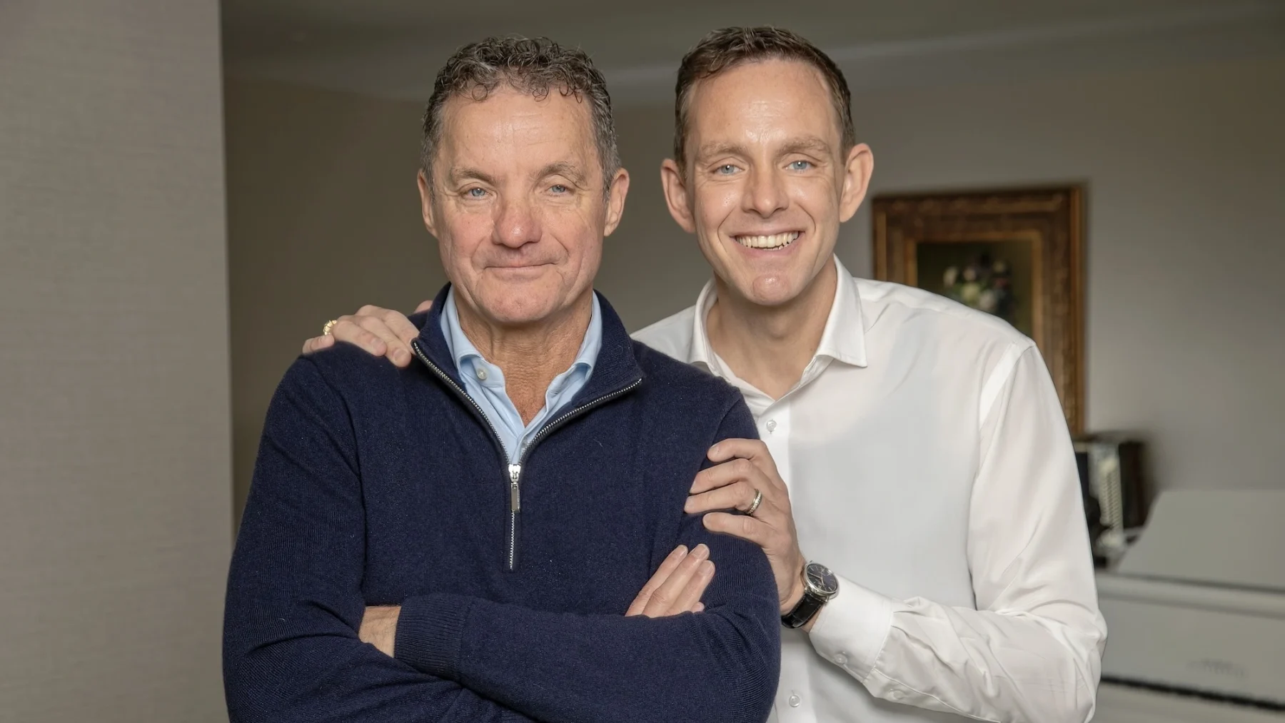 Kees de Bever vertelt aan Linda hoe het gaat met zijn gebroken neus