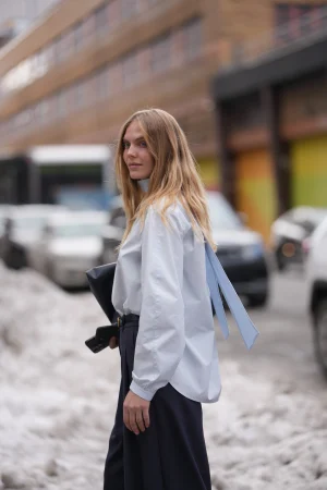 Thumbnail voor Een wel heel opmerkelijke modetrend: je kleding andersom dragen