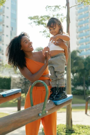 Thumbnail voor Slecht weer, goed plan: de leukste activiteiten om te doen met kinderen op regenachtige dagen