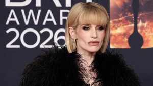 Thumbnail voor Kelly Osbourne (41) over haatreacties op uiterlijk: 'Ik word geschopt, terwijl ik al op de grond lig'