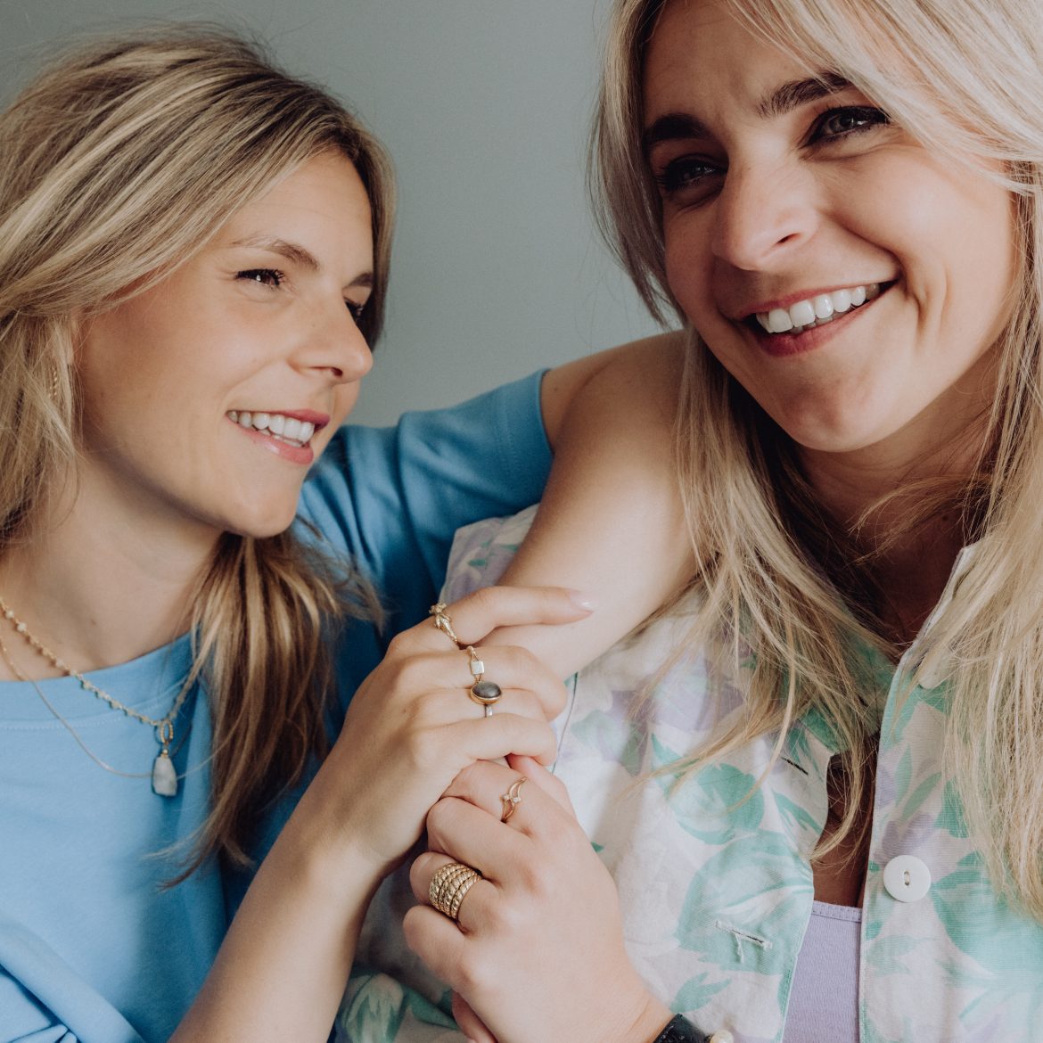 'Als mijn vriend wil zoenen, draai ik het liefst weg - hoe krijg ik mijn zin terug?' Relatietherapeuten geven advies