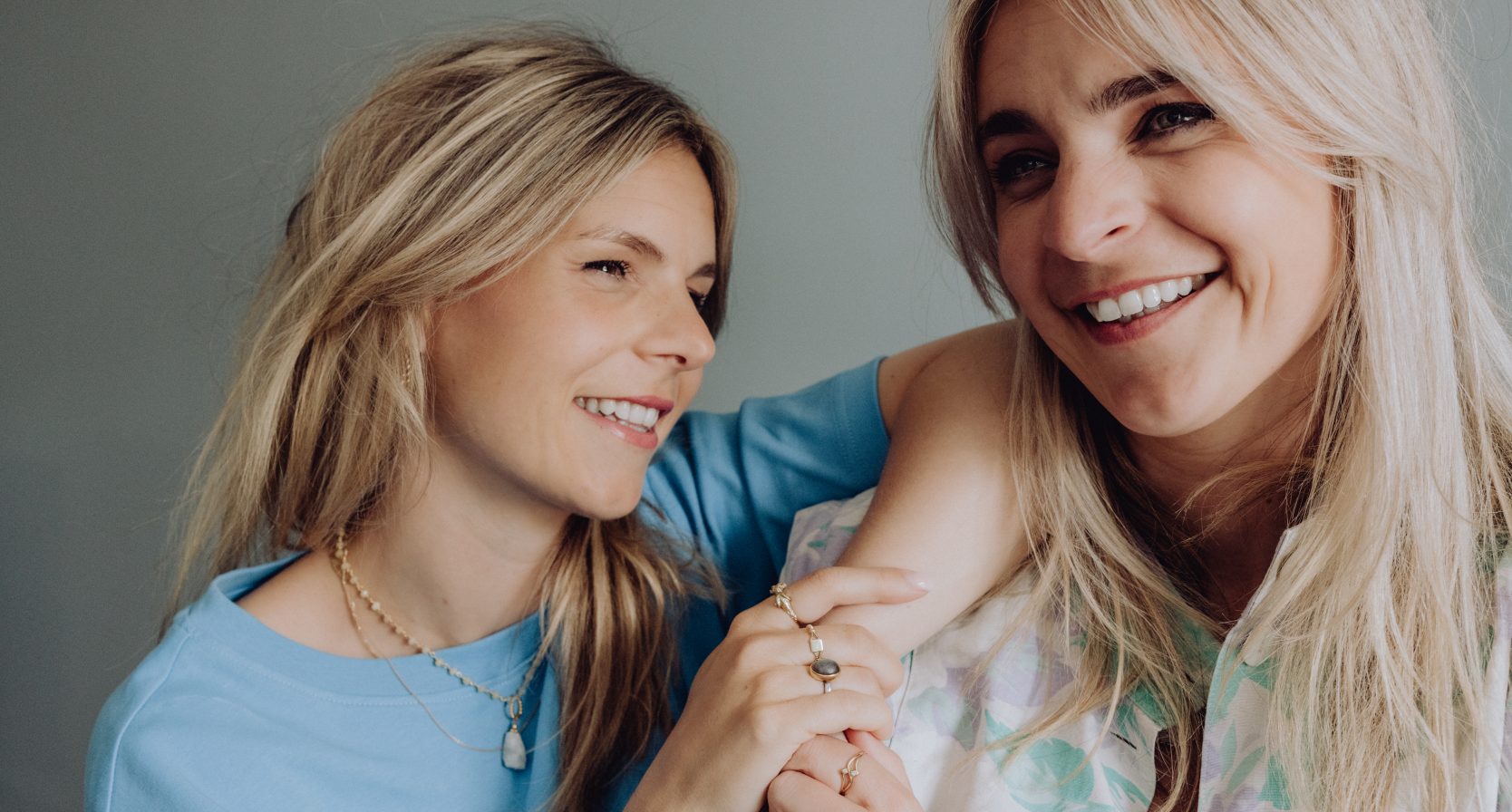 'Als mijn vriend wil zoenen, draai ik het liefst weg - hoe krijg ik mijn zin terug?' Relatietherapeuten geven advies