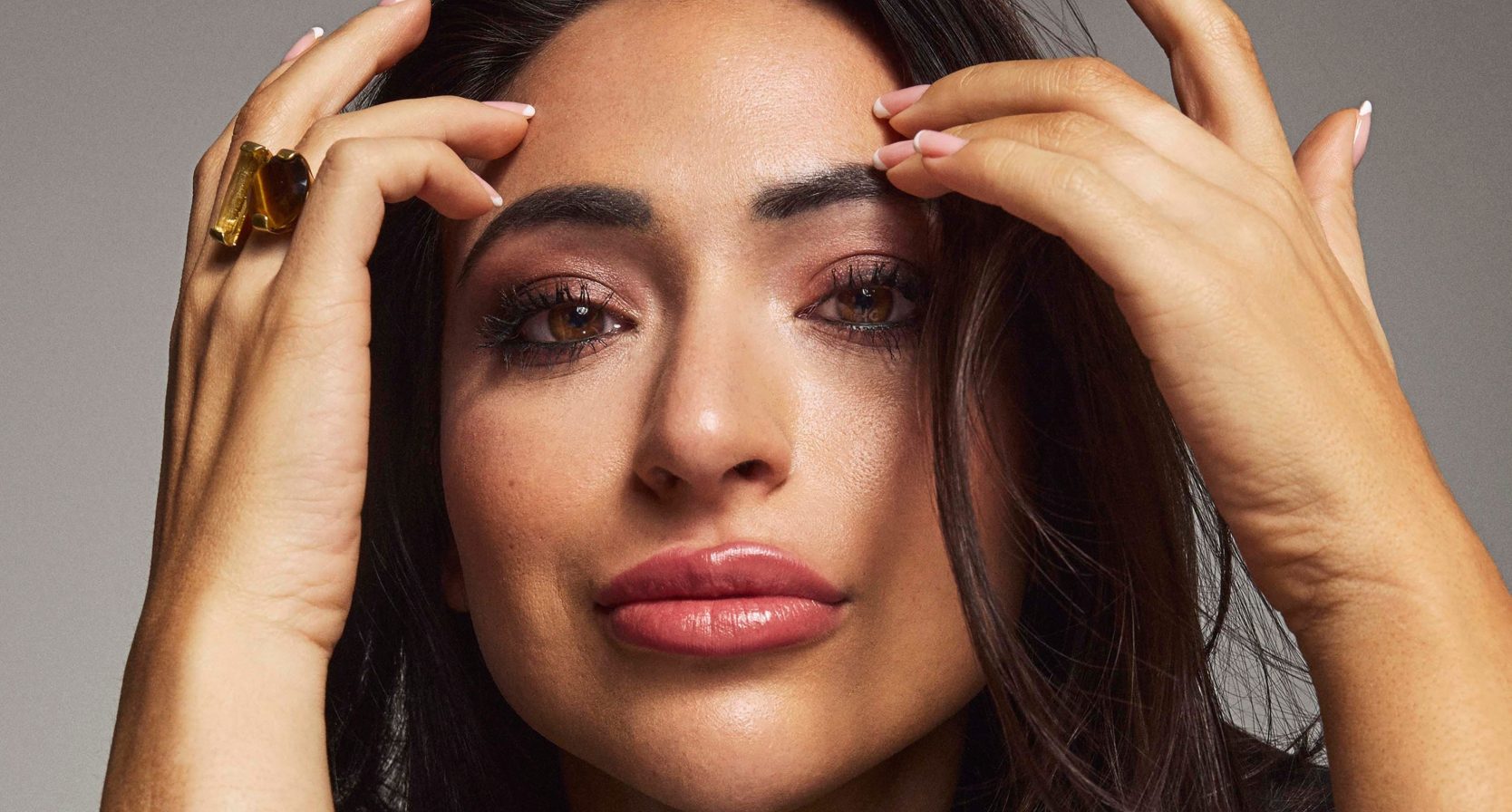 Lale Gül over laag zelfbeeld en obsessief eetpatroon: 'Cappuccino sla ik over vanwege het aantal calorieën'