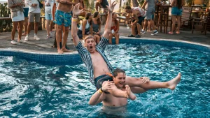 Thumbnail voor Romy (23) verloor haar buurjongen en beste vriend in Peru: 'We waren net broer en zus'