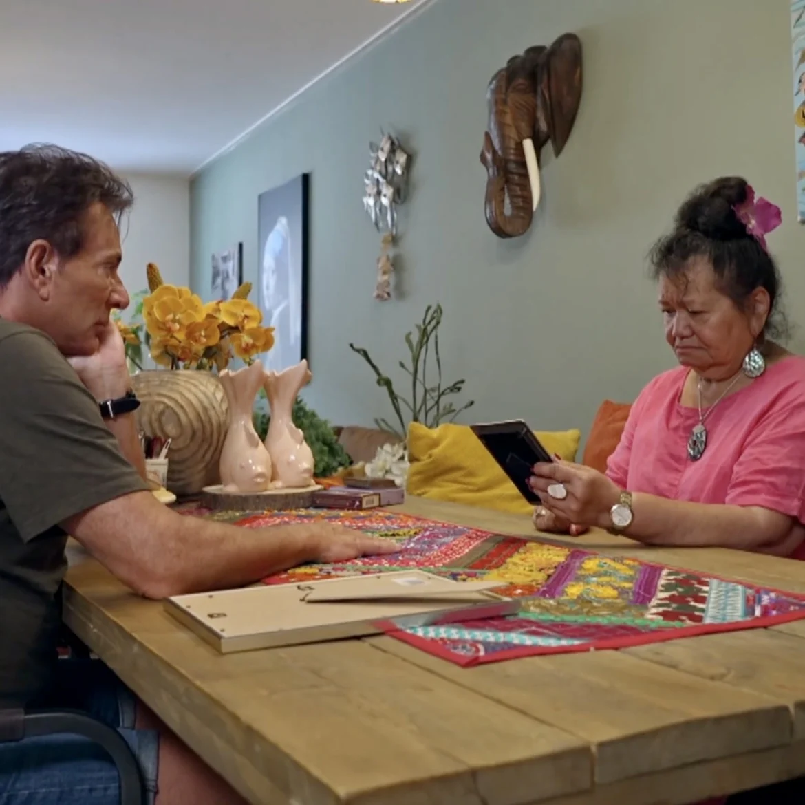 Gerard Joling krijgt bijzondere reading van medium Omata in 'Only Joling': 'Hij huilt op dit moment'