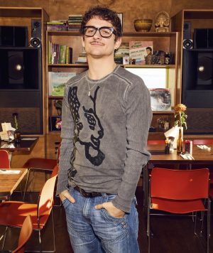 Thumbnail voor In 'Wie Is De Mol?' geloofde Jurre Geluk eerst niet dat hij de mol was: 'Ze hebben een uur op mij ingepraat'