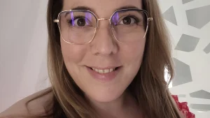 Thumbnail voor Marlies (42) kan niet meer werken door haar endometriose-klachten: 'Alsof er scherven glas door mijn buik heen sneden'