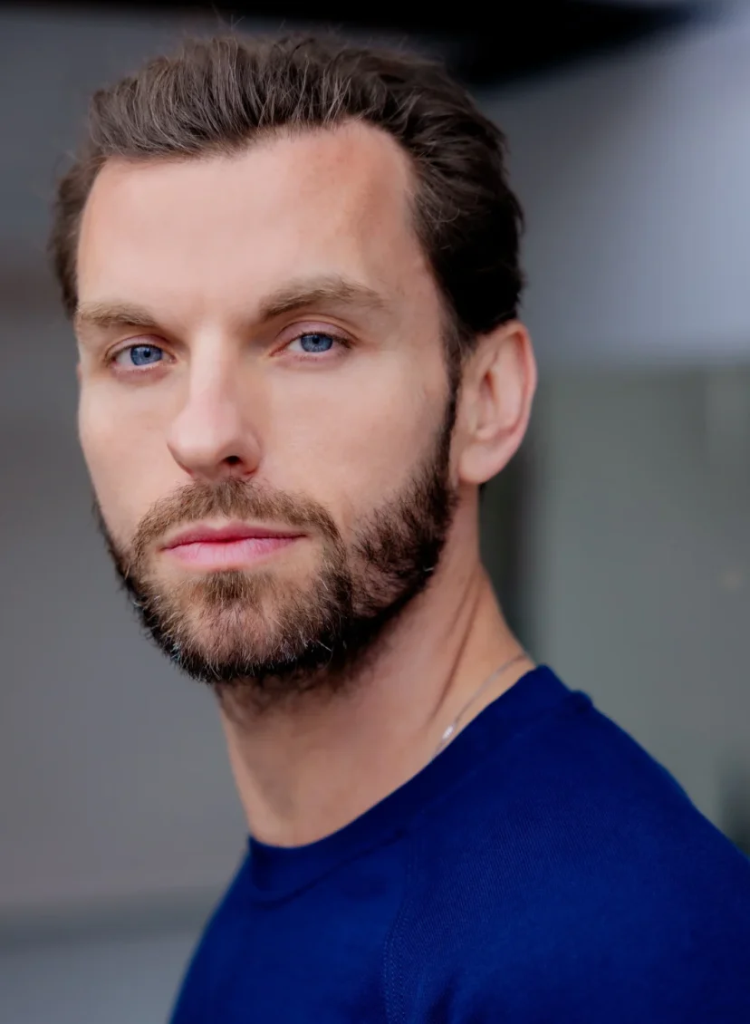 Angelo Schuurmans was acteur in LA, nu runt hij een vluchtelingenopvang (waar ze het anders doen dan de rest)