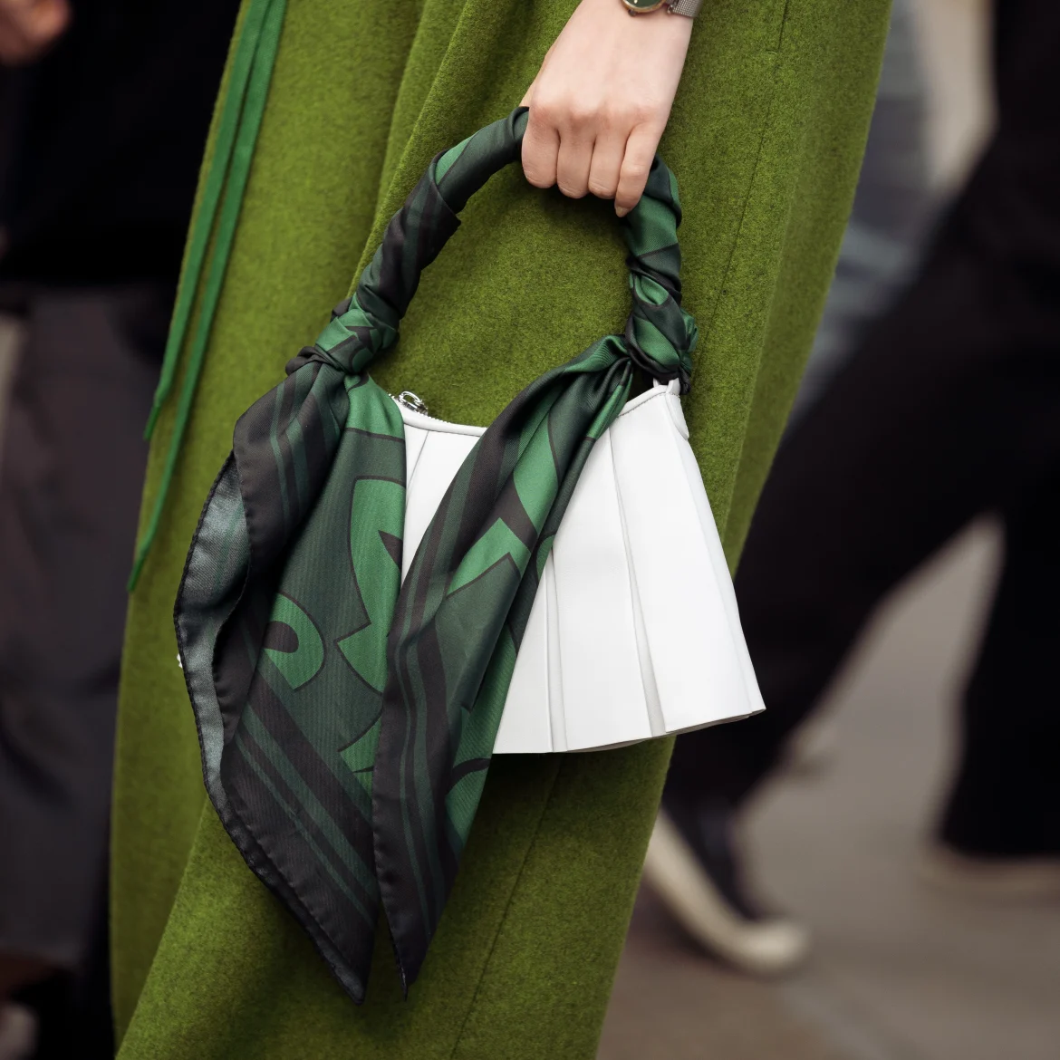 Twee voor de prijs van één: van deze zijden sjaals maak je de leukste handtas