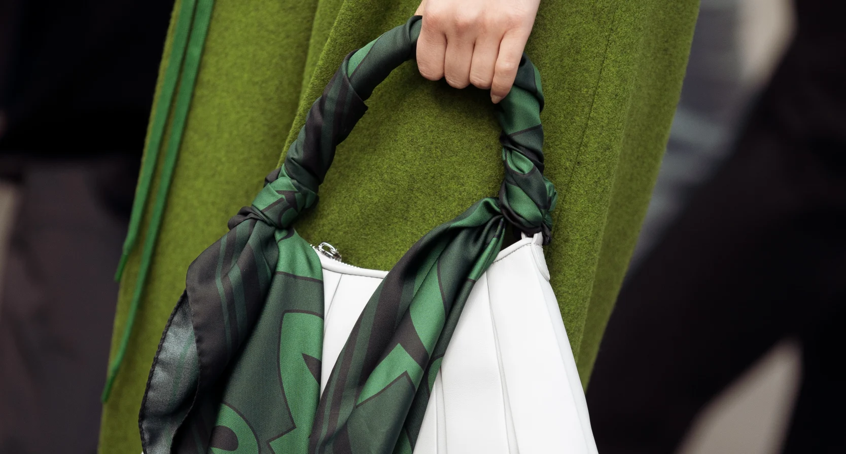 Twee voor de prijs van één: van deze zijden sjaals maak je de leukste handtas