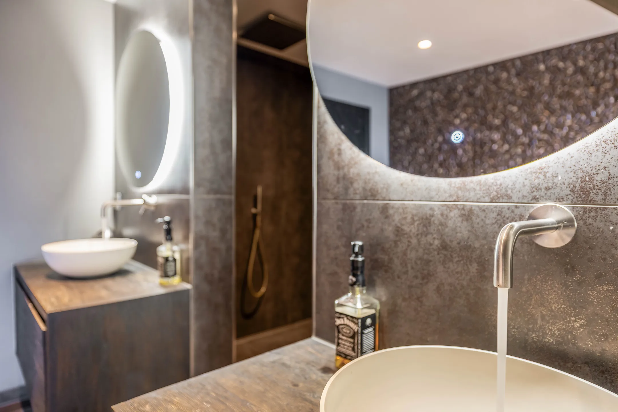 Transformer Villa | Whiskey bij het toilet 