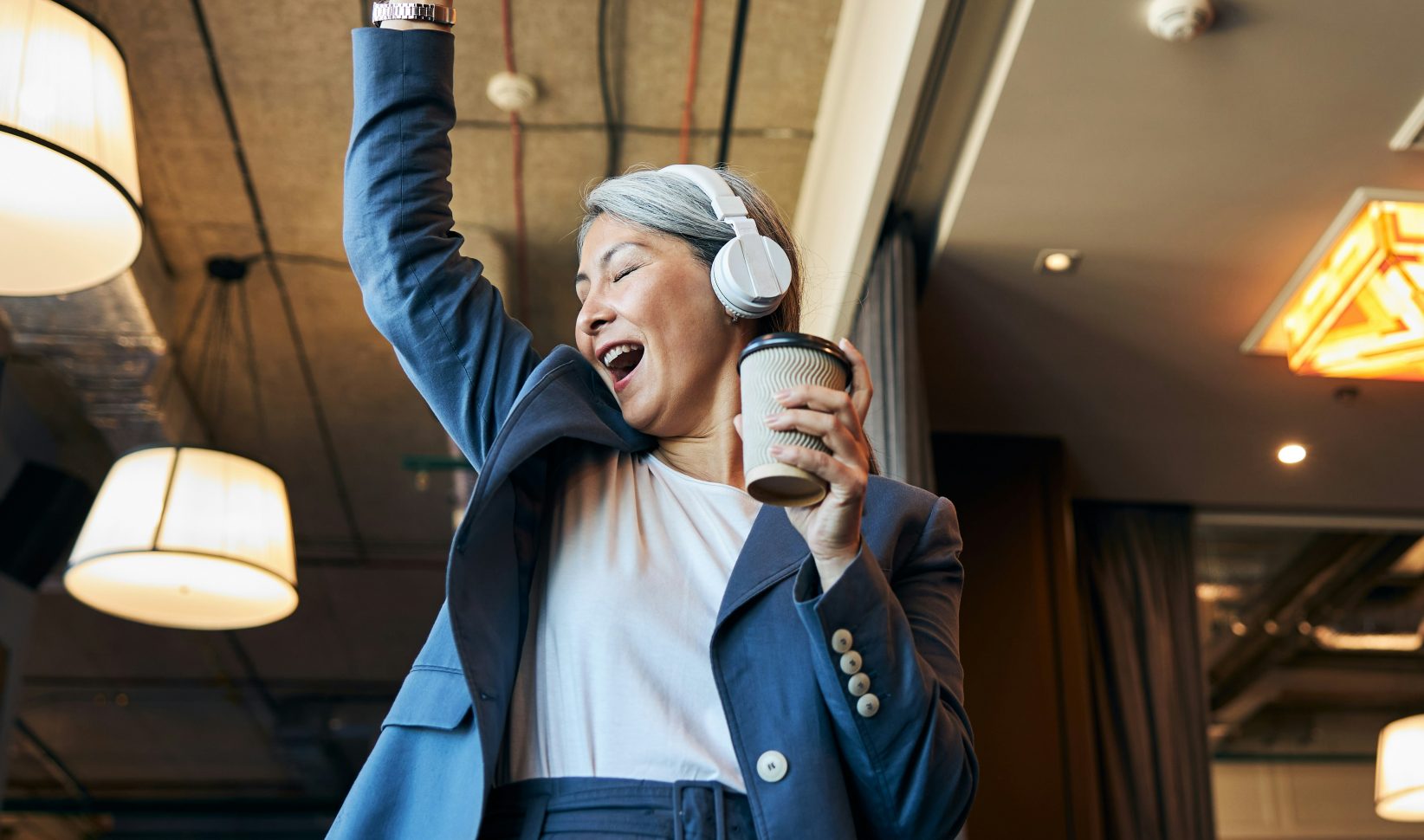 muziek luisteren geluk, ring my bell, verboden nummer in casino