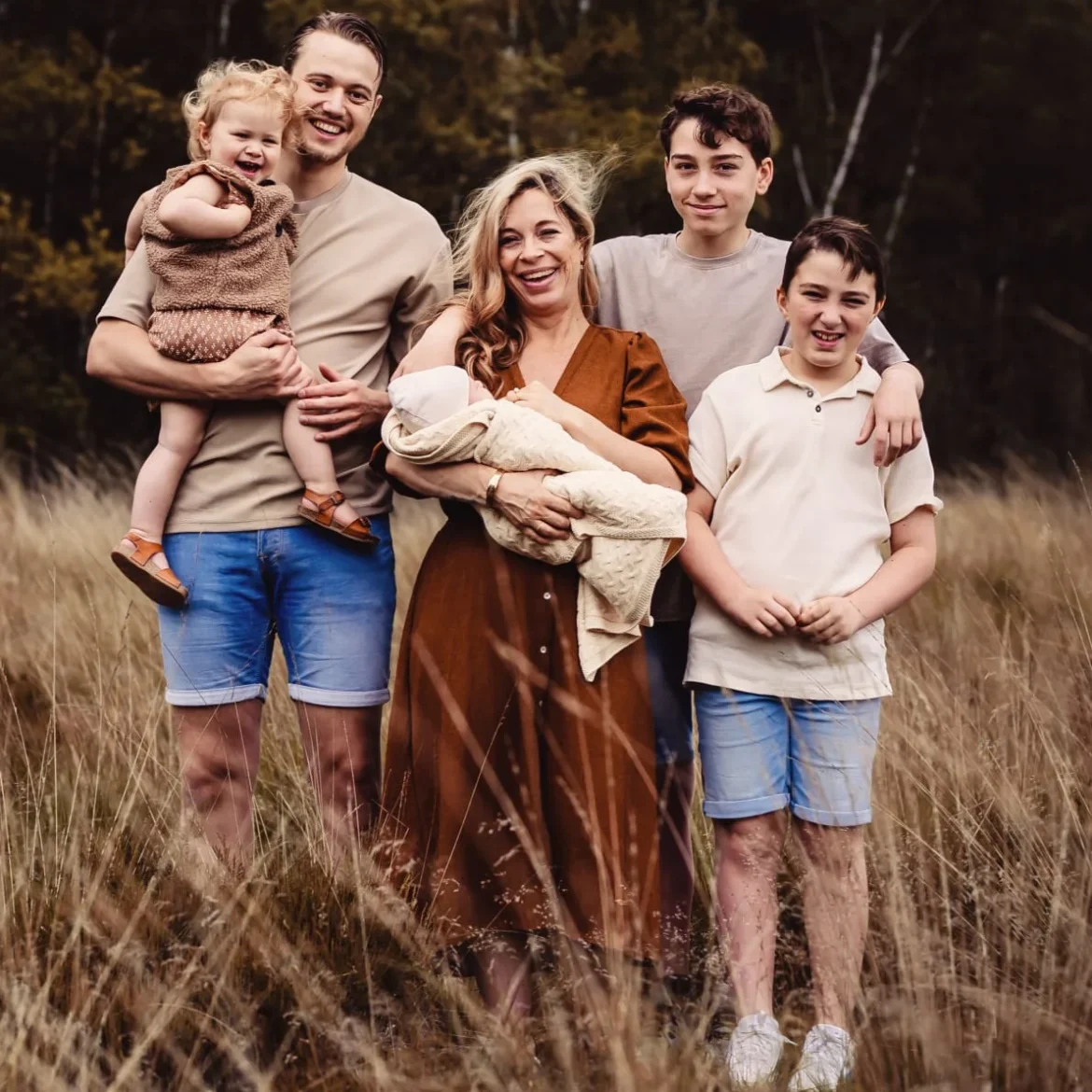 Ellen Rink en Nils met vier kinderen