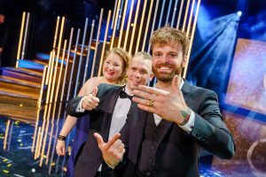 Thumbnail voor Tim Hofman deelt eerbetoon aan overleden Alex uit 'Over Mijn Lijk'