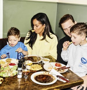 Thumbnail voor Uiteten met Dyantha Brooks en haar gezin: ‘Kinderen irriteren me niet, ouders wel'