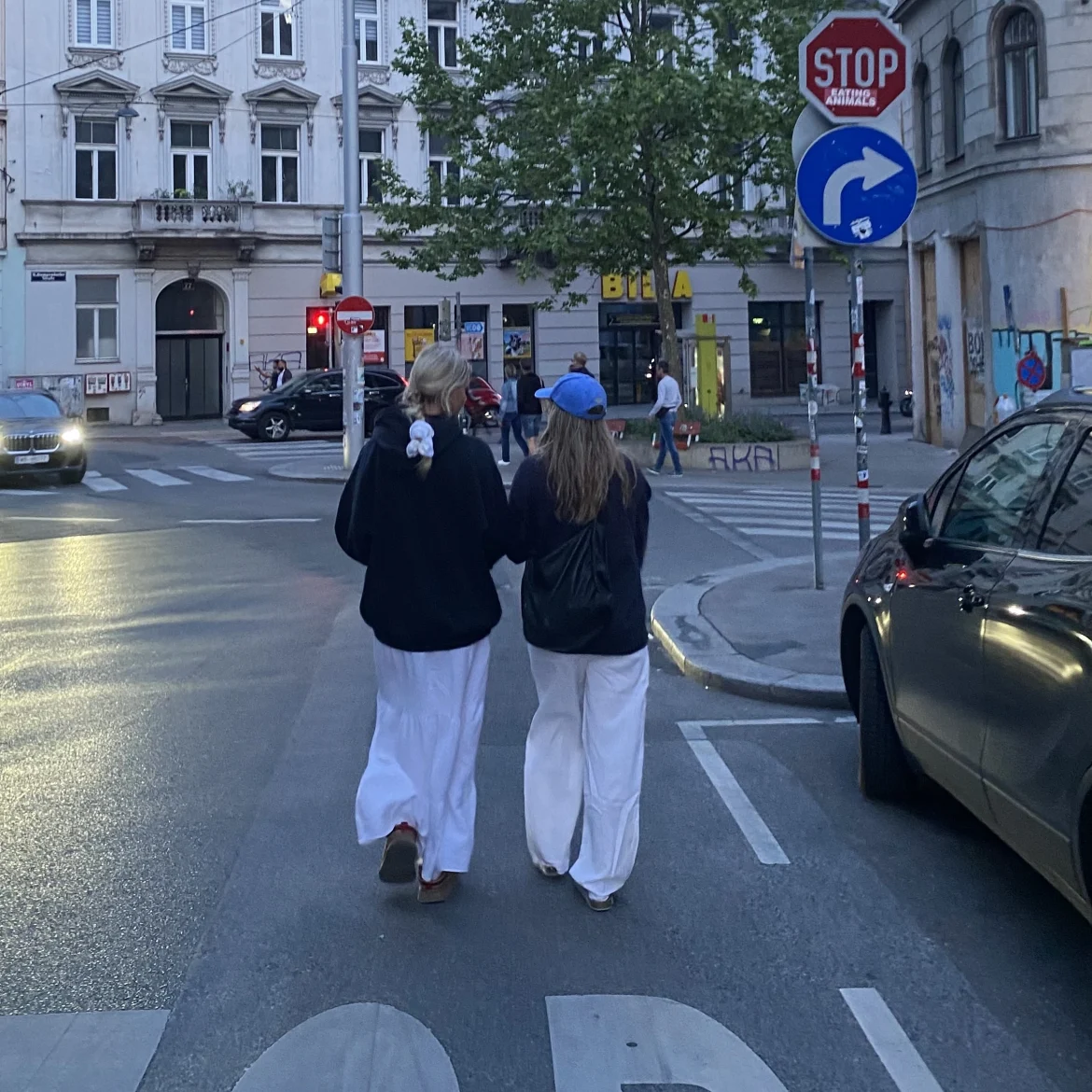 Britts vriend flirtte met iedereen: 'Hij appte mijn beste vriendin voor een drankje'