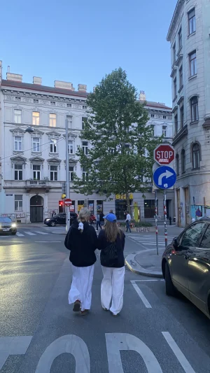 Thumbnail voor Britts vriend flirtte met iedereen: 'Hij appte mijn beste vriendin voor een drankje'