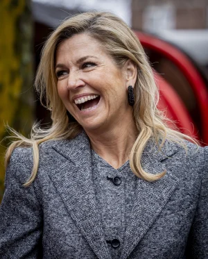 Thumbnail voor Word je blij van: een betaalbaar alternatief voor het leuke grijze pak van koningin Máxima