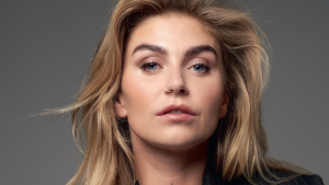 Roxeanne Hazes heeft het ‘skin picking disorder’: ‘Bij mij moet alles kapot’