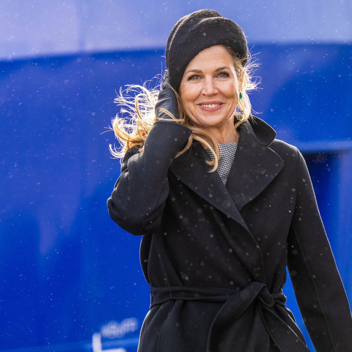 Koningin Máxima bedolven onder champagne tijdens doop onderzoeksschip