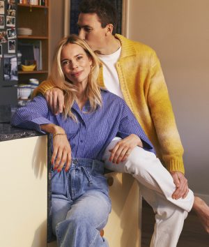 Thumbnail voor Binnenkijken bij Jet van Nieuwkerk: ‘Ik ben van hup: spijker erin, ophangen, hangt het recht, ja zal wel’