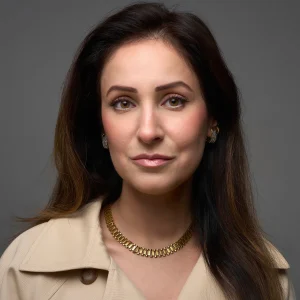 Thumbnail voor Na de ontvoering van haar dochter Insiya pakt Nadia Rashid (44) de regie terug: 'Ik ben nu advocate'