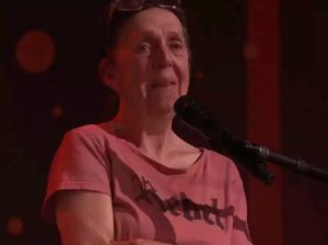 Thumbnail voor 'Ik moest het laatste stuk rennen': pechvogel Dinie heeft toch nog geluk in 'Miljoenenjacht'