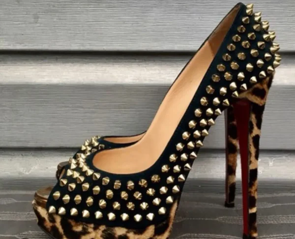 Grootste miskoop rode hakken van Kimmylien Nguyen