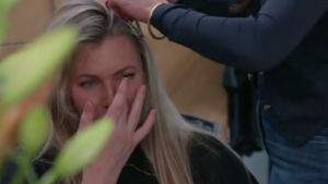 Thumbnail voor Greetje uit 'URK!' weet niet wat ze met haar relatie moet: 'Als het niet goed komt, krijg ik acute paniek in mijn kop'