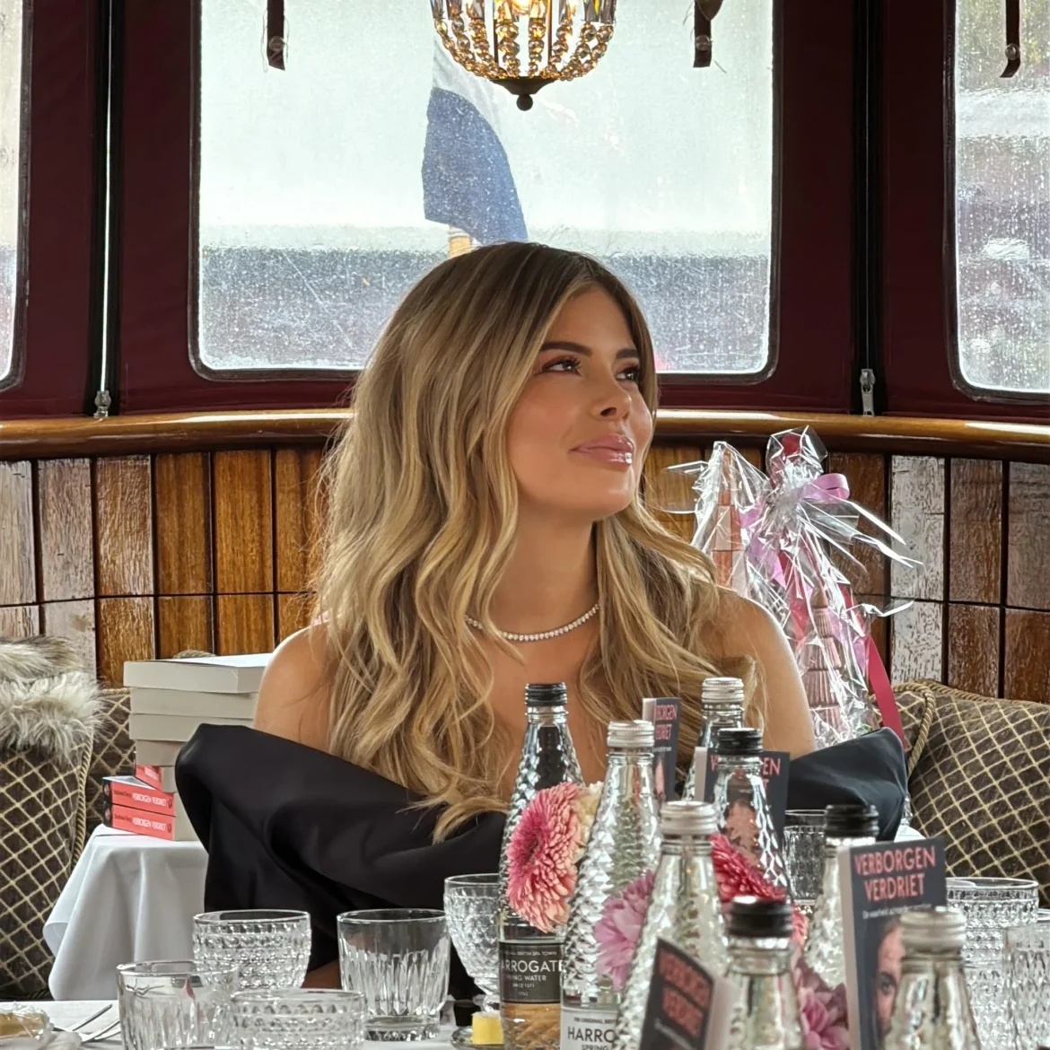 Stephanie, Tency, ingrepen