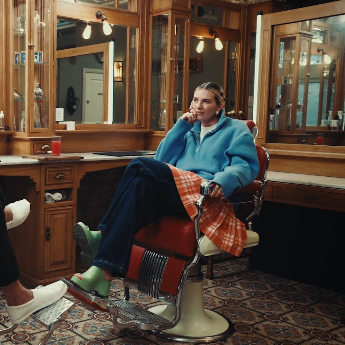 Özcan Akyol interviewt Maan in 'De Geknipte Gast'