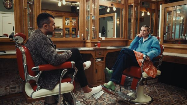 Özcan Akyol interviewt Maan in 'De Geknipte Gast'