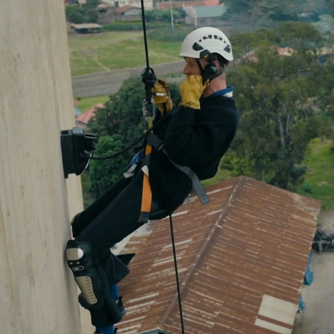 Daan Boom wil als Tom Cruise abseilen in 'Wie is de mol?'