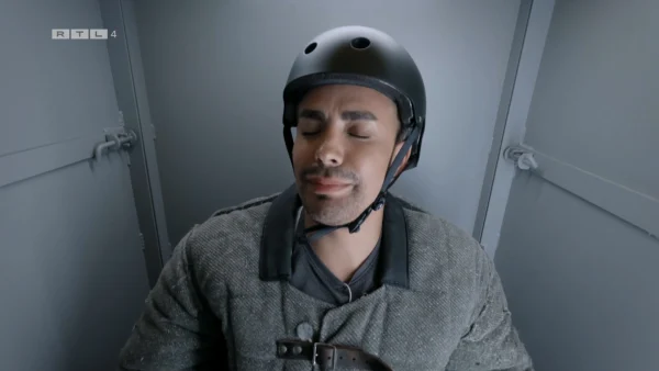 Boris Escobar the box hond