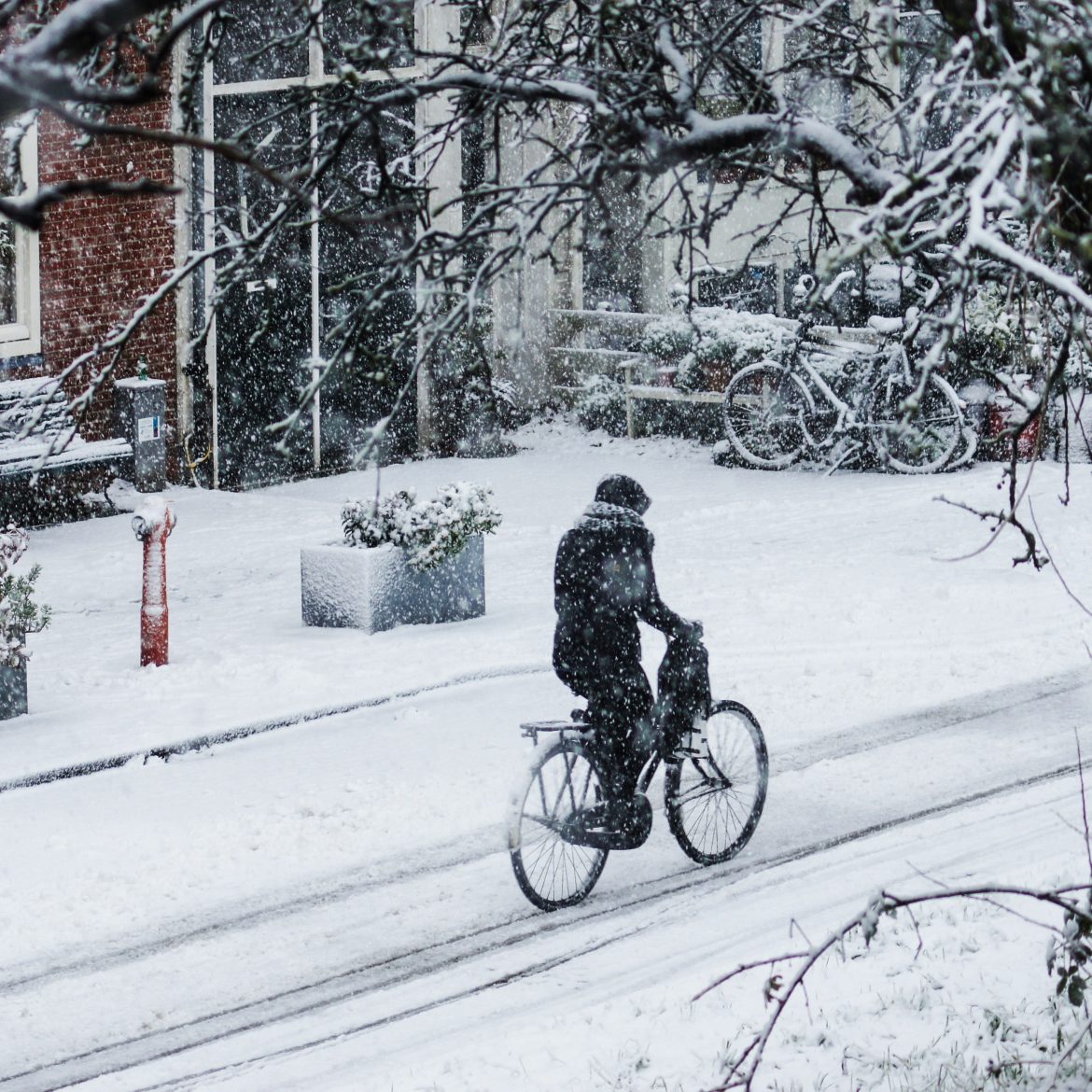 Het weer slaat volledig om: vanaf deze dag kunnen we weer winterse buien verwachten