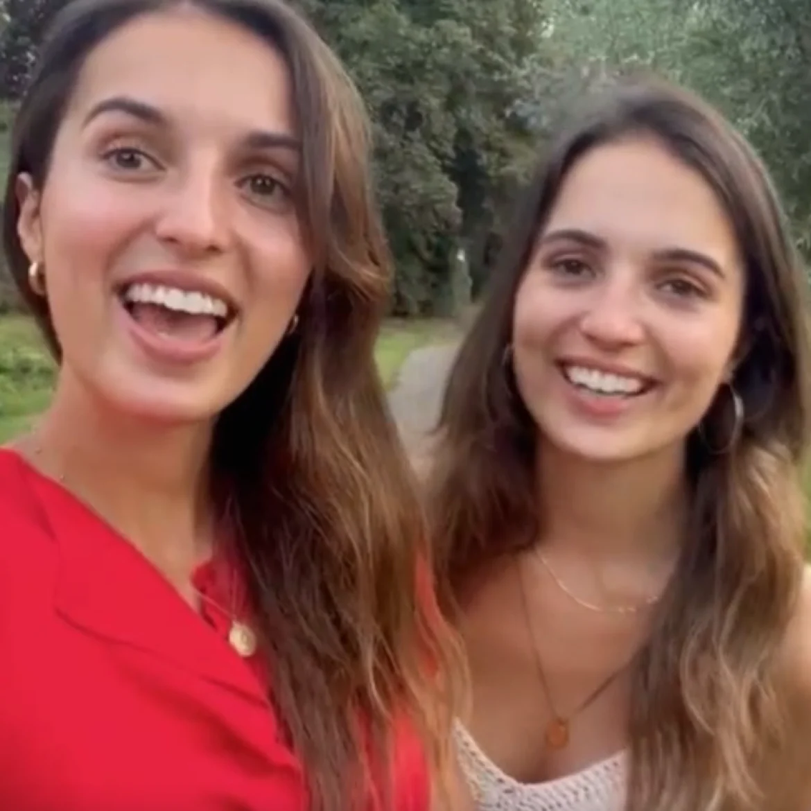 Tweelingzussen schakelen ‘Kopen zonder Kijken’ in: ‘Heb nog nooit zo snel een droom in duigen zien vallen’