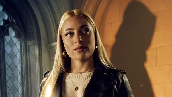 Amy Vol van OGENE in De Verraders